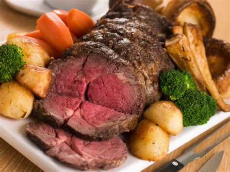 Roast Rib Eye Of British Beef With All The Trimmings Stock Photo - Download Image Now - iStock