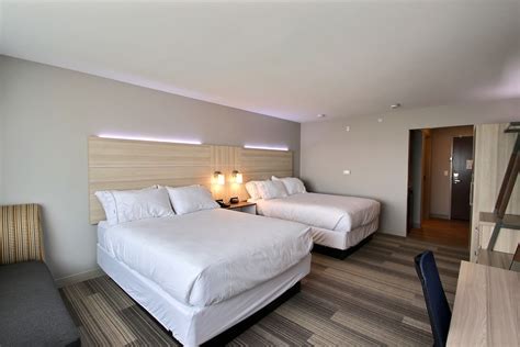 Holiday Inn Express & Suites Fond Du Lac, an IHG Hotel Fond du Lac ...