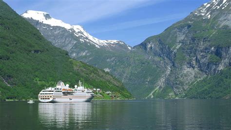 Norway Coastal Cruises & River Cruise Tour Packages 2021/2022 : Nordic Visitor