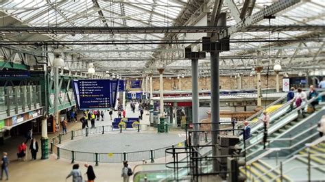 Waverley Station - Travel Guide Scotland