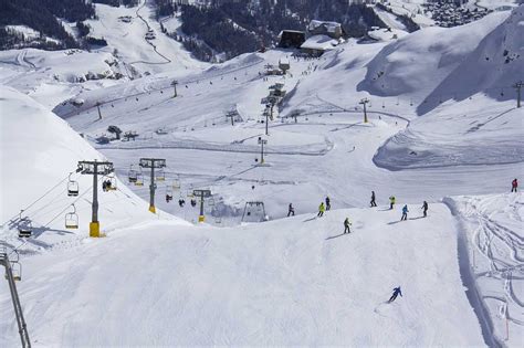 Skiing in Cortina d'Ampezzo - Dolomiti SkiRock