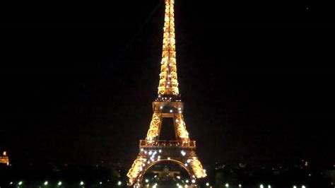 The Eiffel tower lights up - YouTube