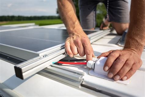 Zelf Zonnepanelen Plaatsen: Stappenplan, Tips & Advies