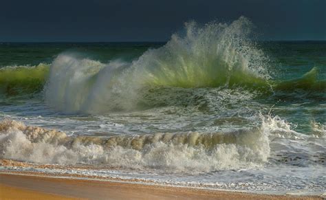 Waves Crashing on a Beach · Free Stock Photo