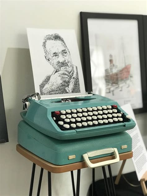 Artist 'Prints' Landscapes and Portraits on Typewriters