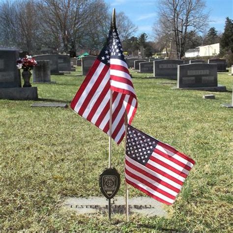 U.S. Cemetery Flags | Carrot-Top Flags