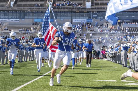 Ex-Navy SEAL Makes Big Impression on Buffalo Football Team - Bloomberg