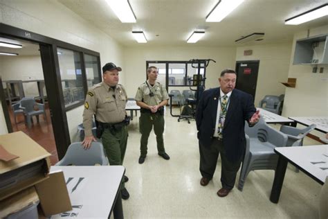 Clark County Jail tests program to help inmates re-enter society | The Columbian