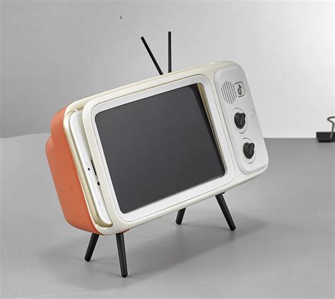 New Product Ideas 2021 Vintage Retro Tv Phone Stand Smartphone Retro Tv ...