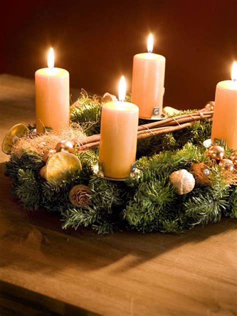 DIY Christmas candle centerpieces – 40 ideas for your table