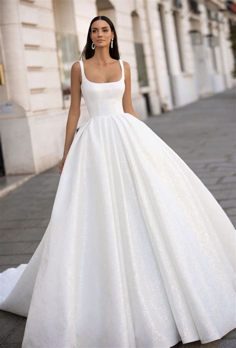 Wedding dress by Milla Nova. | Different wedding dresses, Different wedding dress styles ...