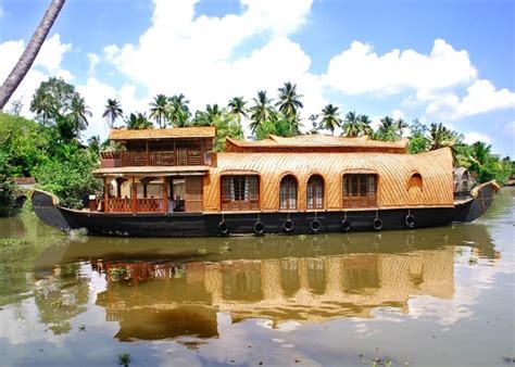 AMRUTHAM HOUSEBOATS UPDATED 2024: 2 Bedroom Houseboat in Kumarakom with Balcony and Terrace ...