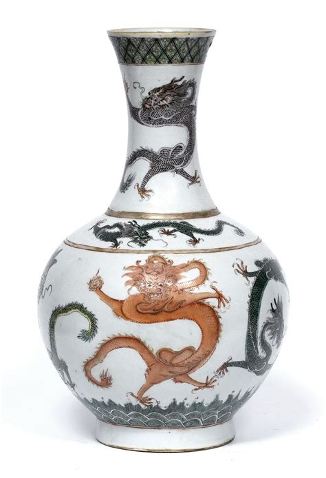 Porcelain Dragon bottle vase | China - 19th Century - Daoguang mark in 2021 | Dragon art, Asian ...