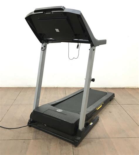 Lot - Gold's Gym Trainer 430i Treadmill