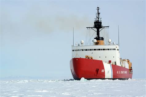 Photos: Polar Star Arrives at McMurdo Station