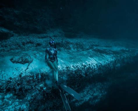 Underwater cliff edge in the Bahamas | Underwater world, Underwater ...