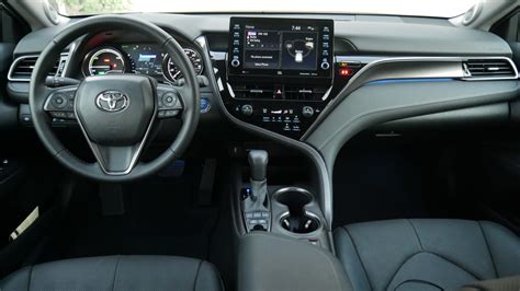 2022 Toyota Camry Review | Something for everyone (but get the hybrid) | Autoblog