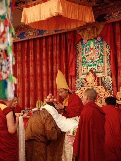 Panchen Lama Gives Blessings to Buddhists, Laymen – Tibet Train Blog