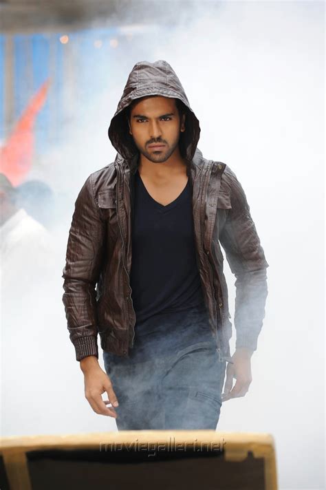 Yevadu Movie New Stills | Ram Charan | Shruti Hassan | Moviegalleri.net