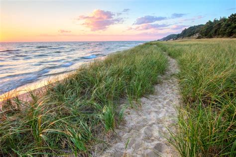 6 Incredible & Best Beaches in Michigan to Visit This Summer