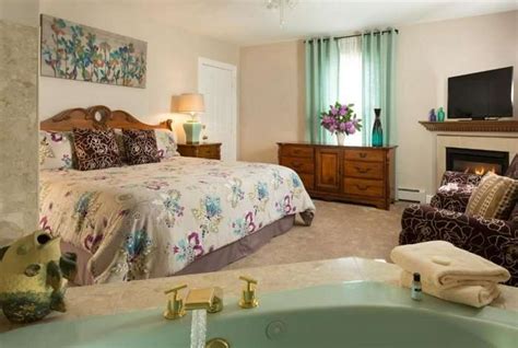 15 Rhode Island Hotels With Hot Tub in Room and Jacuzzi Suites