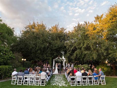 The Manor Courtyard at Stonebridge Manor