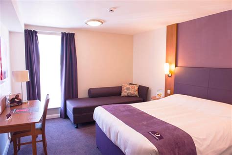 Premier Inn Chessington Hotel - Hotels in Chessington KT9 2NE - 192.com