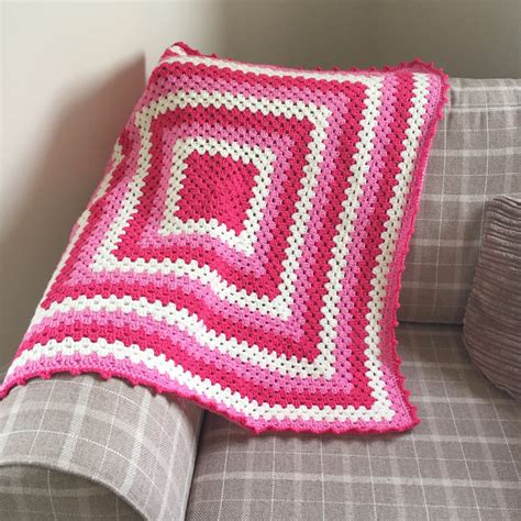 Crochet granny square blanket - Hello Deborah