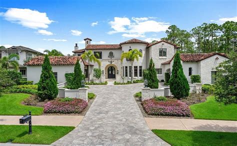 La mansión de florida con una sala de cine del halcón milenario