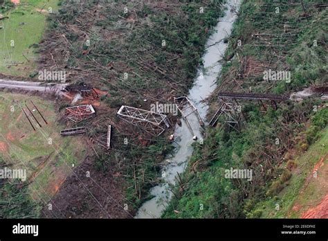 Tuscaloosa al u s tornado april 2011 hi-res stock photography and ...