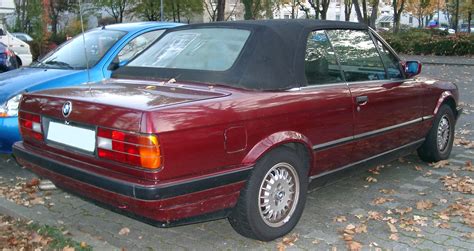 File:BMW E30 Cabrio rear 20071016.jpg - Wikimedia Commons