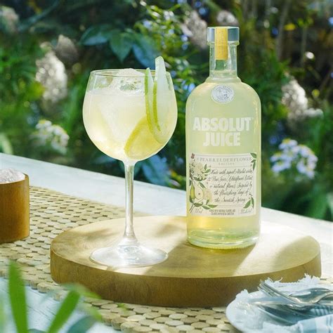 Elderflower-Infused Vodkas : Absolut Juice Pear & Elderflower