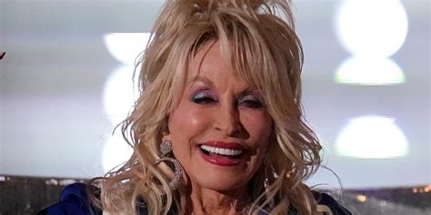 Dolly Parton's Outfit Choice Gets Huge Cheer During NFL Thanksgiving ...