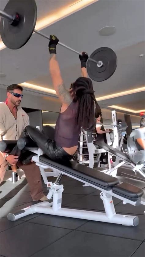 Inside Lenny Kravitz’s Go-To Daily Workout Routine — Leather Pants Optional