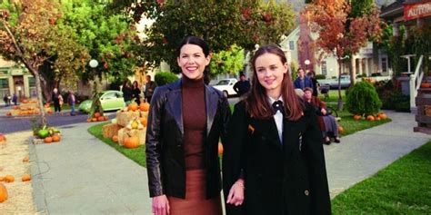 Feast Your Eyes on These Photos From the Set of the "Gilmore Girls ...