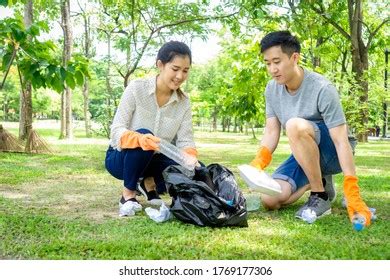 Team Young Volunteers Picking Litter Park Stock Photo (Edit Now) 176322620