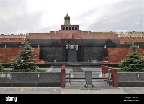 Lenin tomb russia hi-res stock photography and images - Alamy