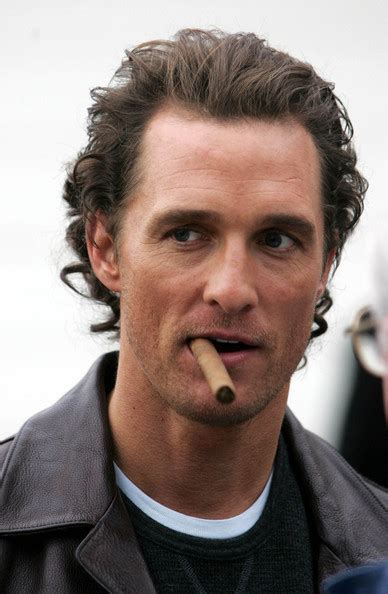 Celebrity Smoking Cigar : Matthew Mconaughey