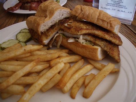 Discovery Sandwich International: Calamari Steak Sandwich at Duarte's Tavern