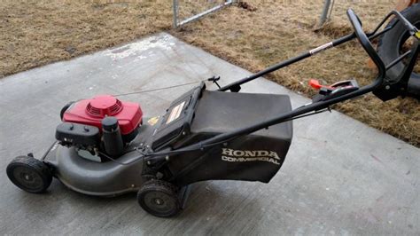 Honda HRC216HXA 21" Walk Behind Commercial Mower - RonMowers