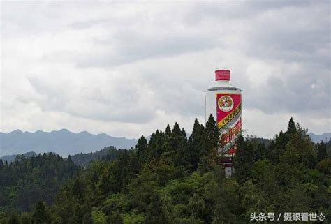 這個巨大的茅台酒瓶可以裝價值38億元的500毫升裝茅台酒近300萬瓶 - 每日頭條