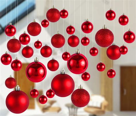 Hanging Christmas Ornaments