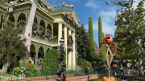 Haunted Mansion Holiday Opens at Disneyland and Reveals 2023 ...