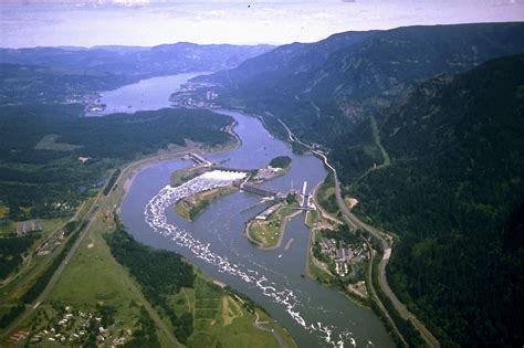 File:Corps-engineers-archives bonneville dam looking east.jpg - Wikipedia