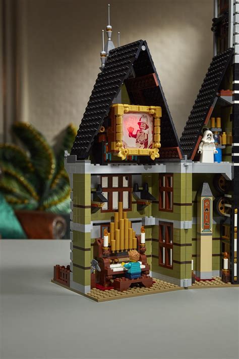 LEGO Haunted House Revealed - FBTB