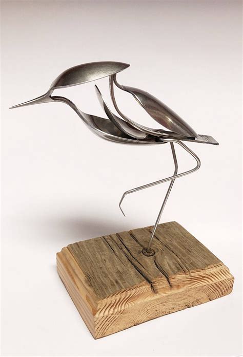 Lifelike animal sculptures created out of scrap metal – Vuing.com