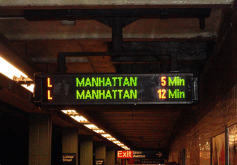 File:Lorimer St-Countdown clock.jpg - Wikimedia Commons