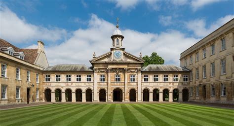 File:Emmanuel College Front Court, Cambridge, UK - Diliff.jpg ...