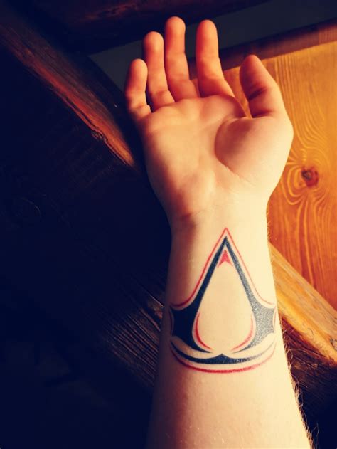 Share 77+ assassins creed symbol tattoo - in.cdgdbentre