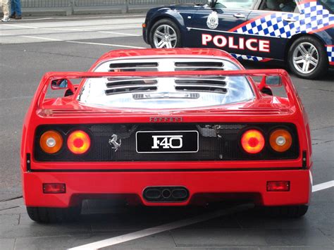 ファイル:Ferrari F40 - rear and police (Crown Casino, Melbourne, Australia, 3 March 2007).jpg ...